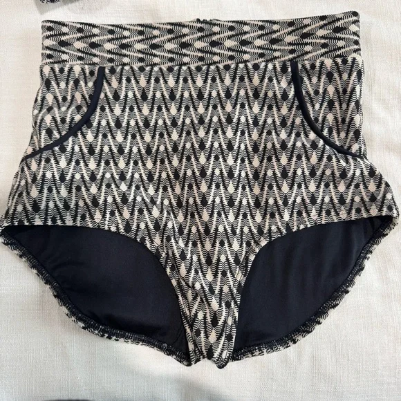 Seea Georgia Bikini Set Top Medium & High Waisted Bottoms Small in Aries Print - Picture 5 of 16